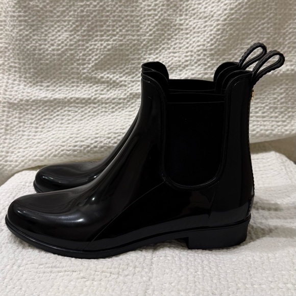 Sam Edelman | TINSLEY Chelsea Glossy Black Rain Boots | Size 8 - Picture 4 of 8